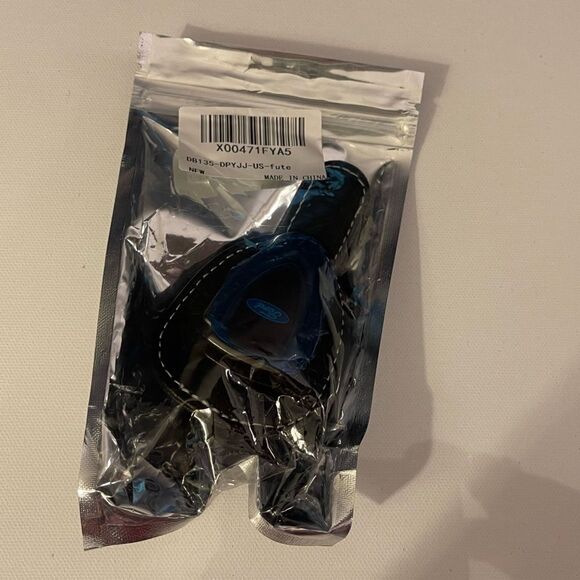 Ford Sunglass Holder for Car with Logo Black PU Leather NWT - Picture 7 of 9